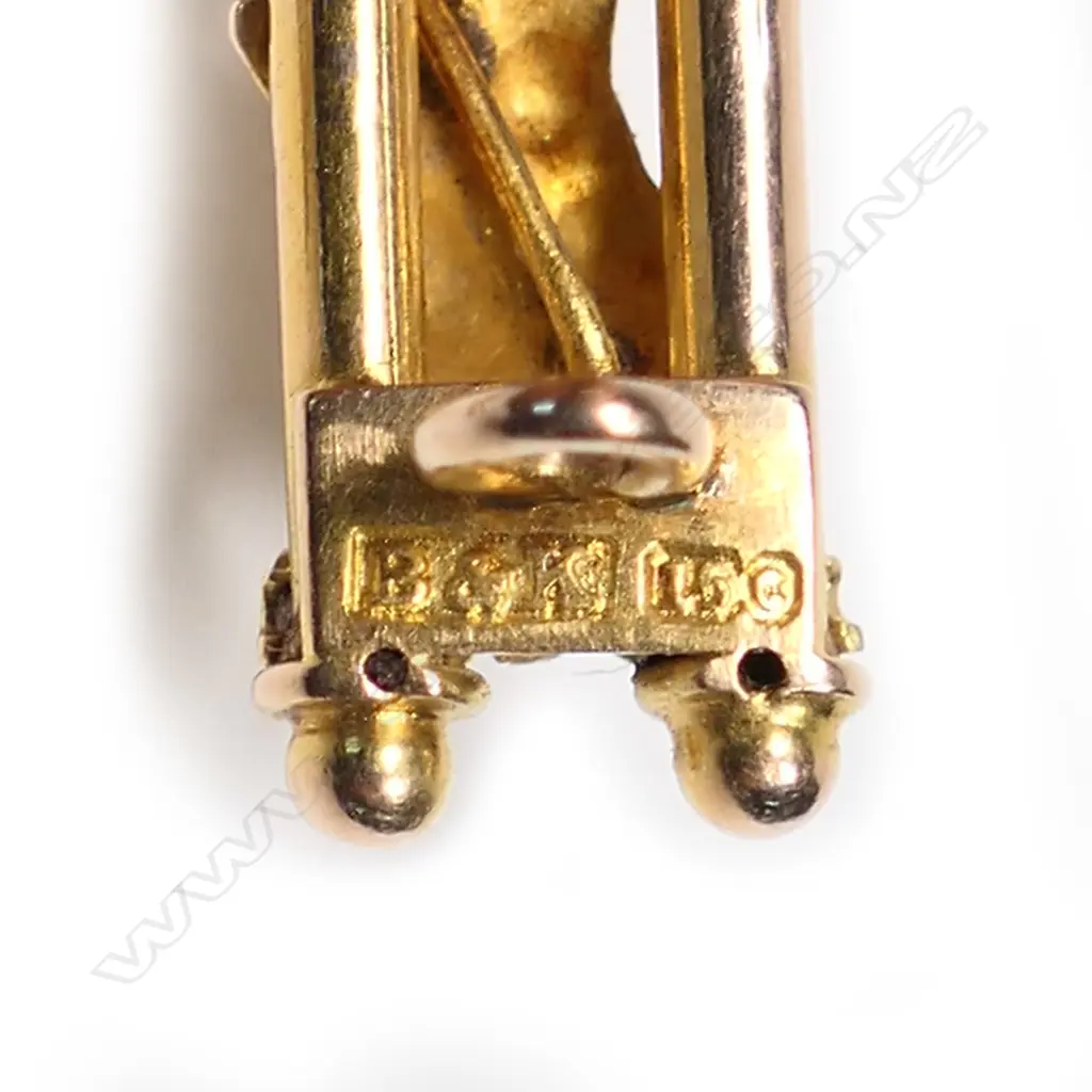 Brown & Kerr (Nelson) 15ct gold and opal brooch, Image 1++
